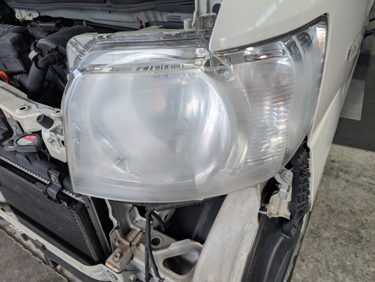 NBOXのヘッドライトをクリアー塗装