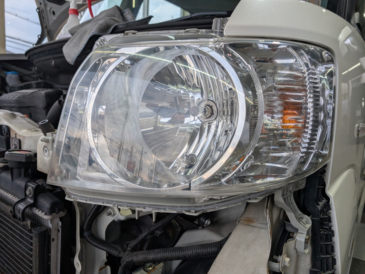 NBOXのヘッドライトをクリアー塗装