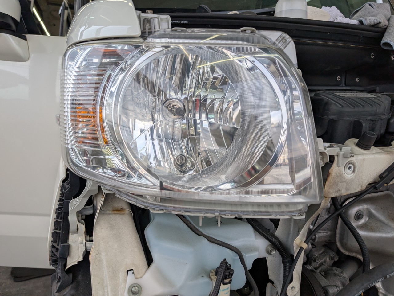 NBOXのヘッドライトをクリアー塗装