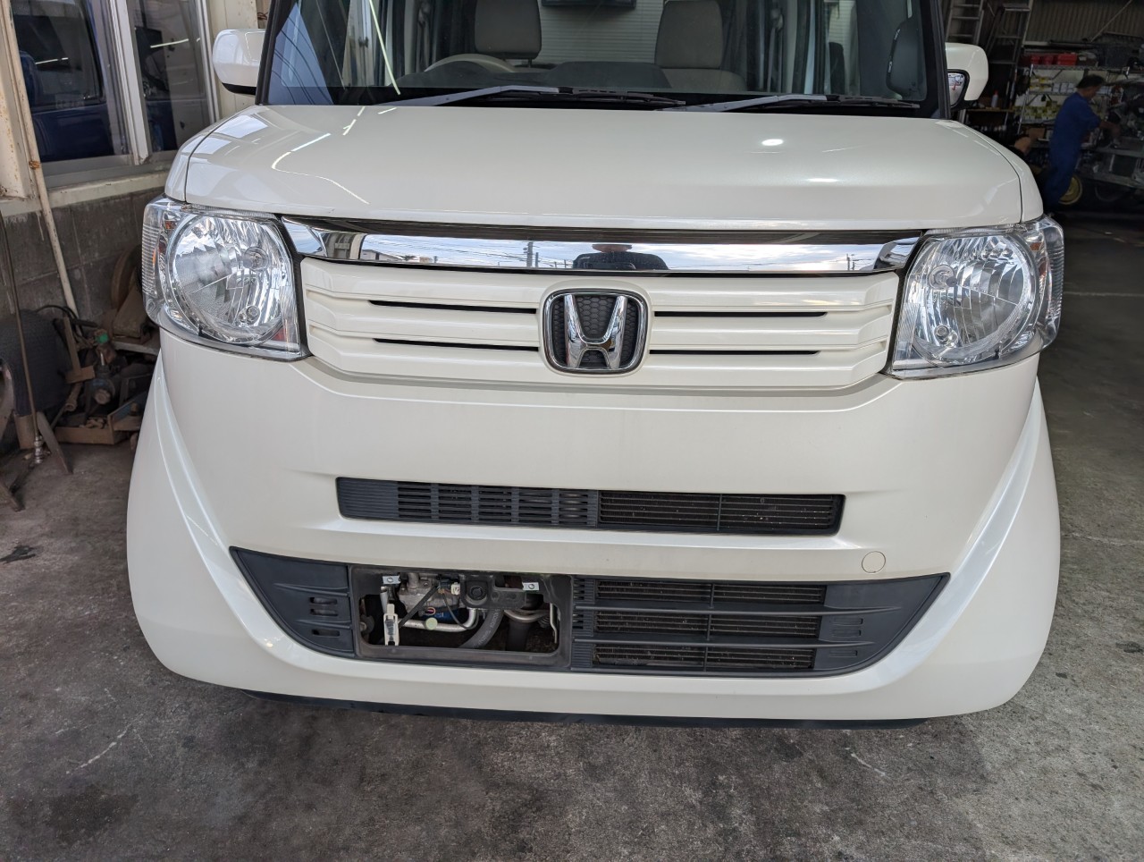 NBOXのヘッドライトをクリアー塗装