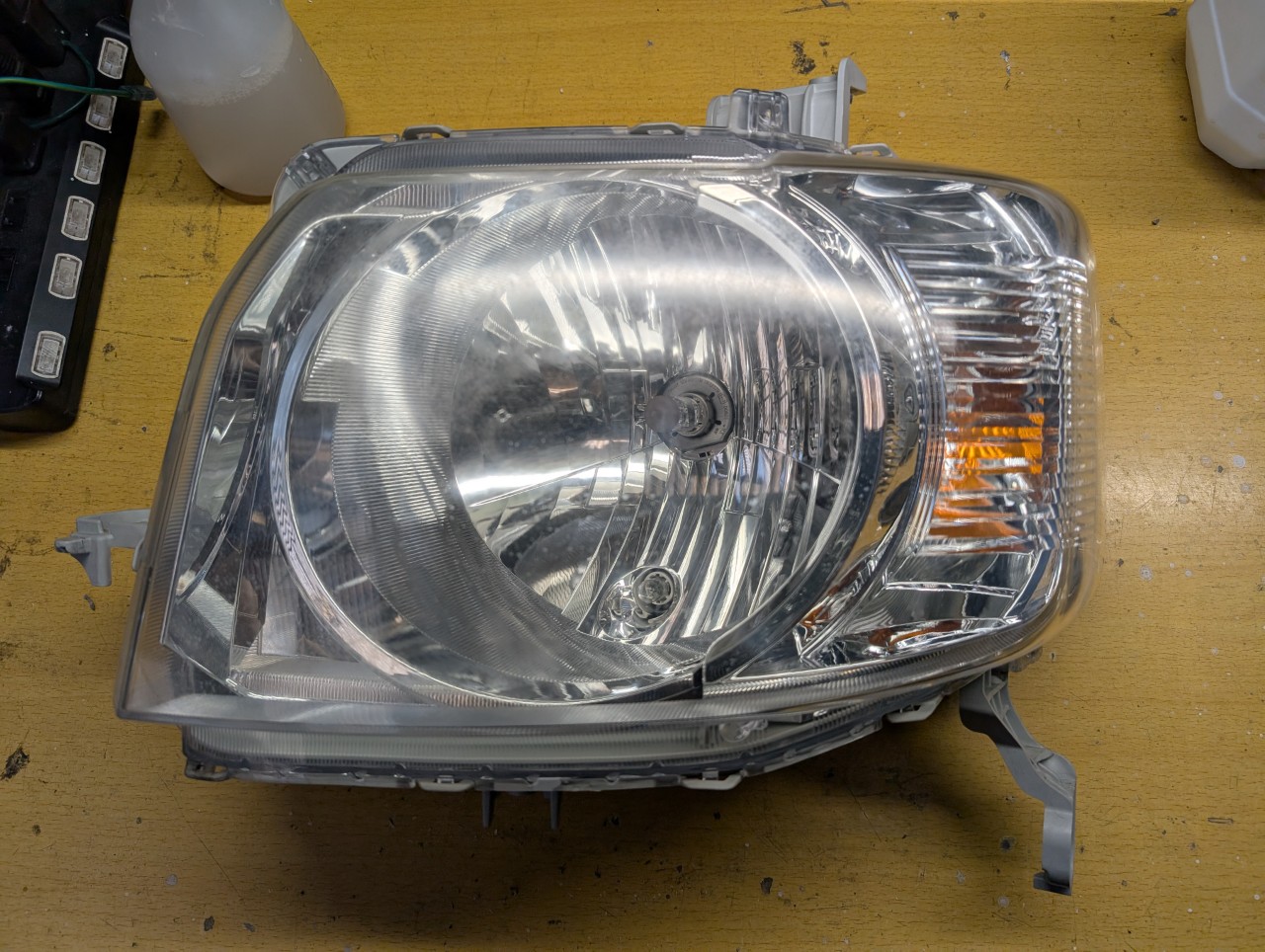 NBOXの黄ばんだヘッドライト