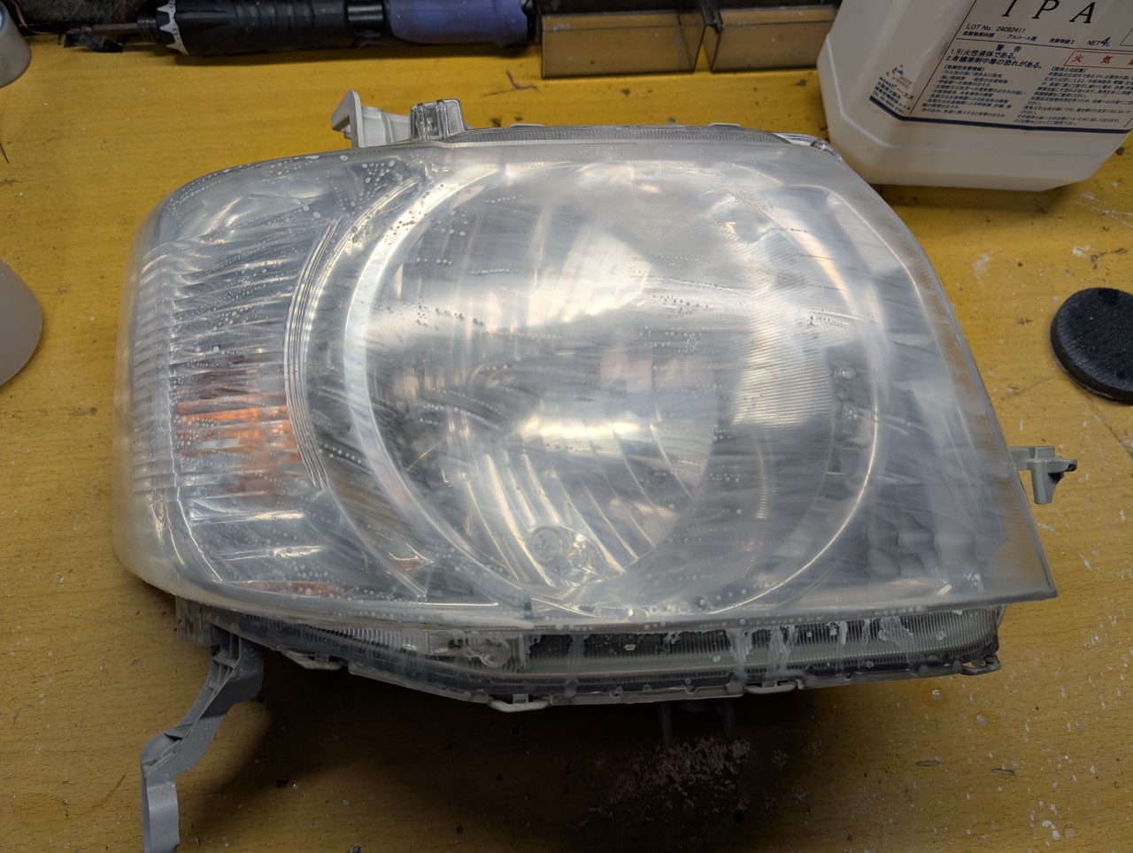 NBOXの黄ばんだヘッドライト