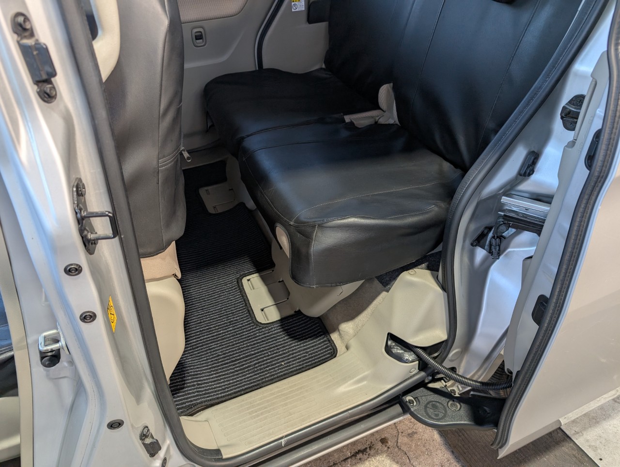 清掃前の内装の写真