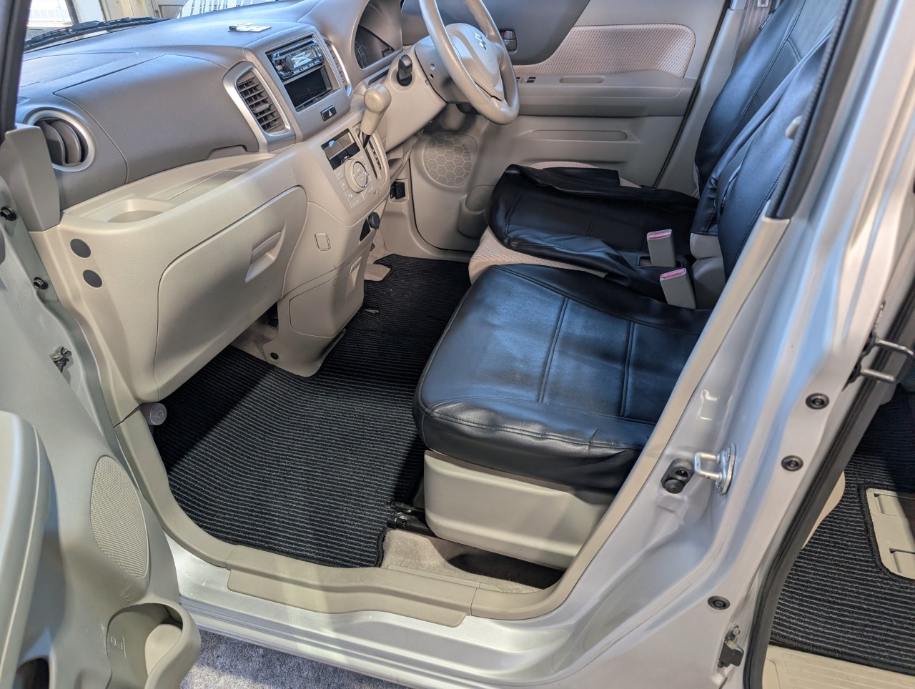 清掃前の内装の写真